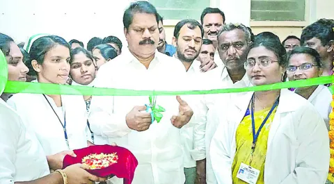 ప్రభుత్వ వైద్యశాల చైర్మన్‌ను పక్కన పెట్టి...