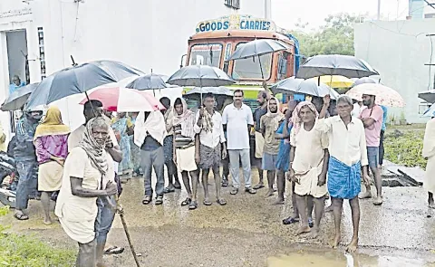 Farmers fires on Achchennai over transporting fertilizers