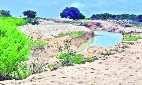 భూ సేకరణే అడ్డంకి 