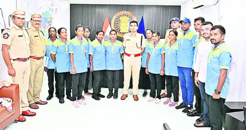 పోలీస్‌ వెల్ఫేర్‌ పెట్రోల్‌ బంక్‌ సిబ్బందికి వేతనాల పెం