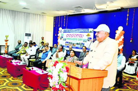 సమయాన్ని వృథా చేసుకోవద్దు 