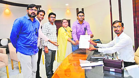 వైద్యుల సమస్యలను పరిష్కరించకుంటే సమ్మె 