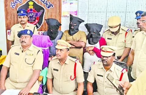 మిత్రుడిని హతమార్చిన నిందితుల అరెస్ట్‌ 