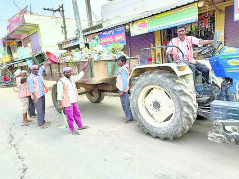 వేతనాల కోసం ఎదురుచూపు