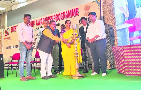 పథకాలను సద్వినియోగం చేసుకోవాలి 