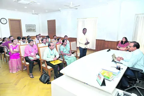 యూసీఐఎల్‌ సమస్యలను పరిష్కరించాలి 