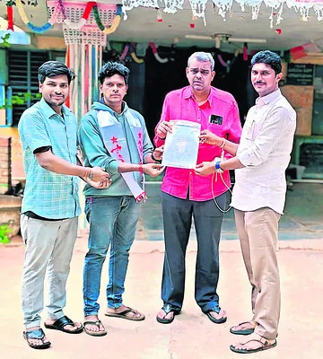 సెలవులు ఇవ్వకుండా వేధిస్తున్నవారిపై చర్యలు తీసుకోవాలి 