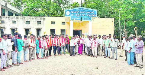అక్రమ తవ్వకాలను ఆపేయండి 