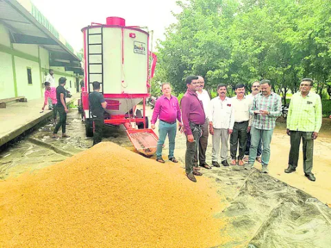 ఖానాపూర్‌కు ధాన్యం ఆరబెట్టే యంత్రం