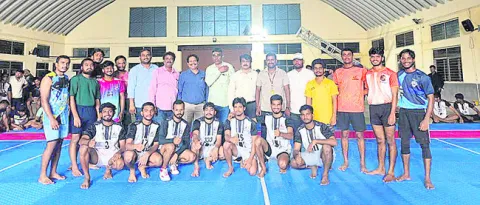 విద్యార్థులు క్రీడలపై దృష్టి సారించాలి