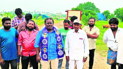 బార్‌ తొలగించాలని ఆందోళన
