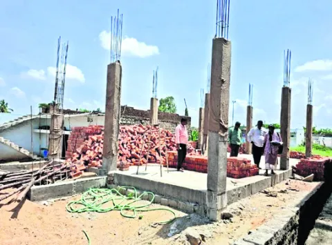 ఇందిరమ్మలో వసూళ్ల పర్వం 