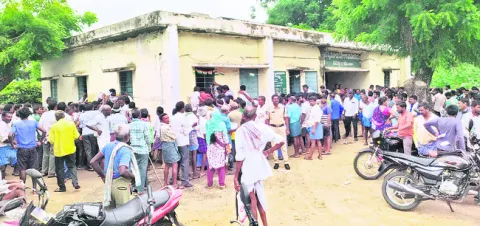 యూరియా కోసం రైతుల తిప్పలు