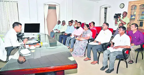 విద్యార్థుల సంక్షేమానికి ప్రాధాన్యం 