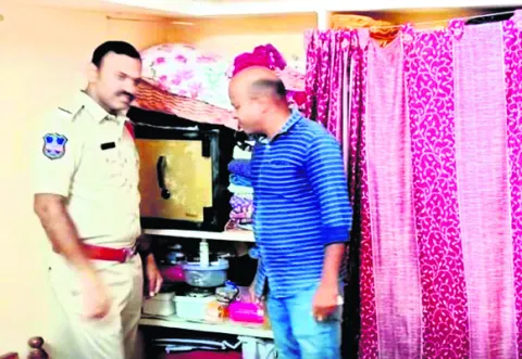 బ్రాహ్మణ కాలనీలో 30 తులాల బంగారం దొంగతనం