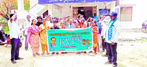 దళిత కుటుంబంపై కూటమి ఆటవిక చర్య 