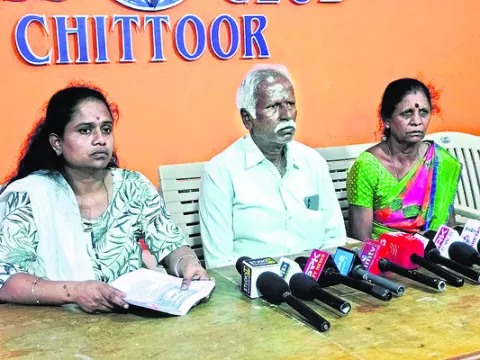 దౌర్జన్యం చేస్తున్నారు 