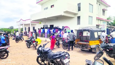 నిండుకుంటున్న యూరియా నిల్వలు
