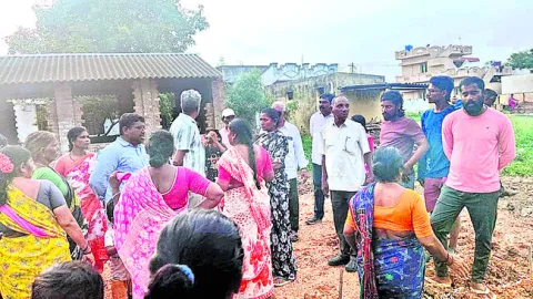 అధికార పార్టీ అండతో..