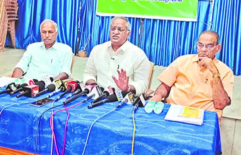 నదీ జలాలు చంద్రబాబు ఆస్తి కాదు 