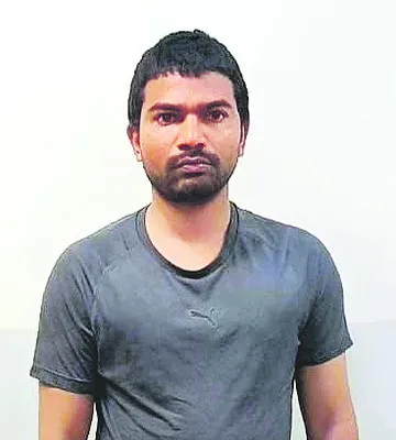 పోలీసుల కళ్లుగప్పి నిందితుడు పరారీ 