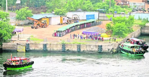 సాగరగిరి బోటుకు పోటెత్తిన భక్తులు