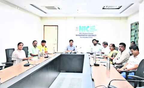 రెవెన్యూ దరఖాస్తులను పరిష్కరించాలి 