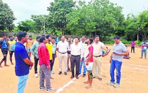 గెలుపోటములను సమానంగా తీసుకోవాలి 
