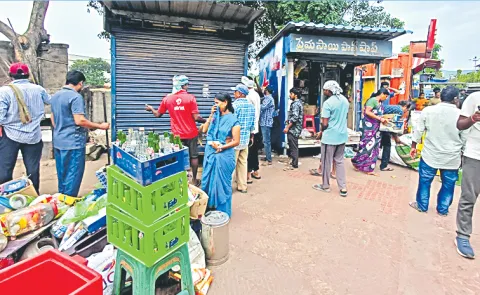 Removal of small traders shops in Visakhapatnam