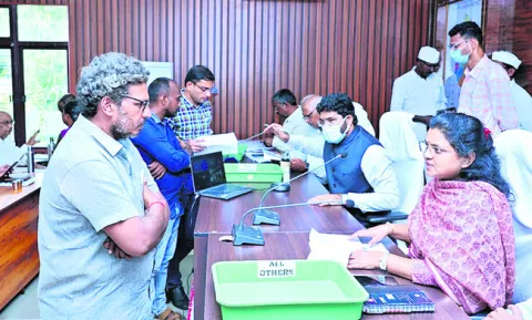 అర్జీల పరిష్కారంపై దృష్టి పెట్టాలి 
