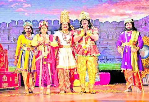 కళలతో