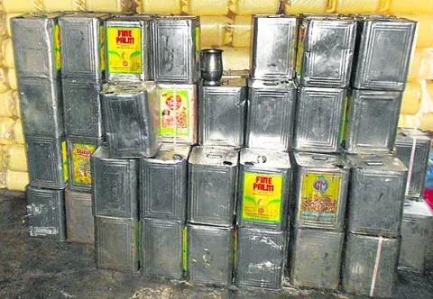 కాగుతున్న కల్తీ నూనె