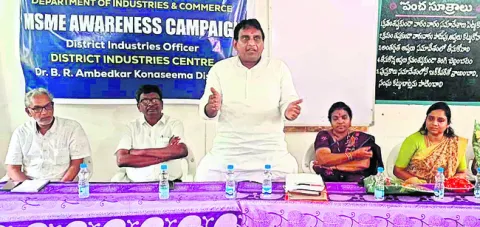 మహిళలు పారిశ్రామికవేత్తలుగా ఎదగాలి