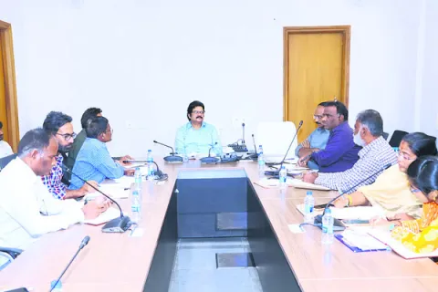 చెరువులు, కుంటలను సర్వే చేయండి