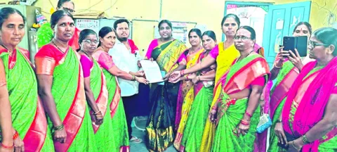 నేడు అంగన్‌వాడీల  చలో హైదరాబాద్‌
