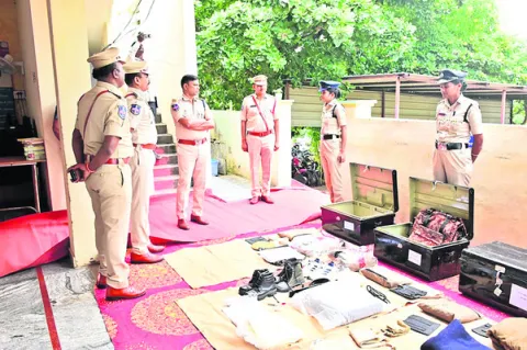 సరిహద్దు ప్రాంతాల్లో అప్రమత్తంగా ఉండాలి 