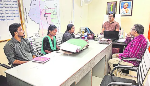 రెవెన్యూ సమస్యలు పరిష్కరించండి 