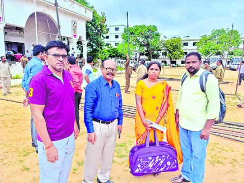 ఉద్యోగానికి పిలిచి.. లేదన్నారు! 