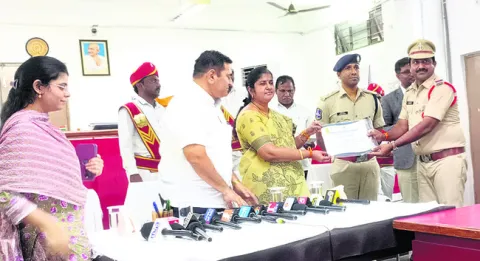 సమన్వయంలో పోలీసుల పాత్ర అభినందనీయం
