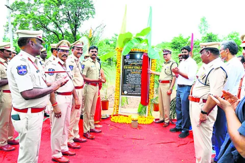 బెటాలియన్‌ను సందర్శించిన అదనపు డీజీపీ
