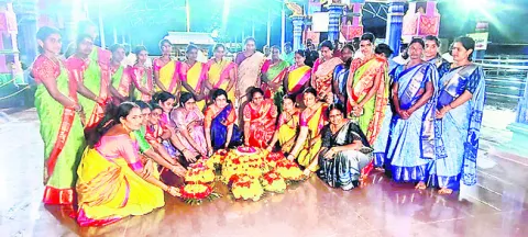 బతుకమ్మ సంబురాలు