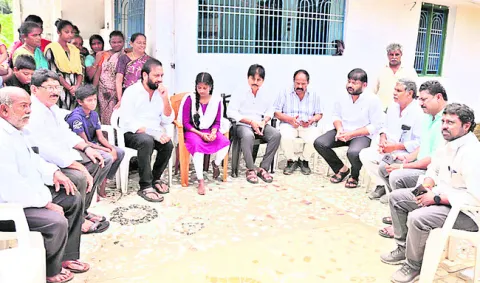 ప్రసన్నకుమార్‌రెడ్డి పరామర్శ 