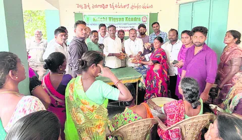 పందెం కోళ్ల పెంపకంపై శిక్షణ 