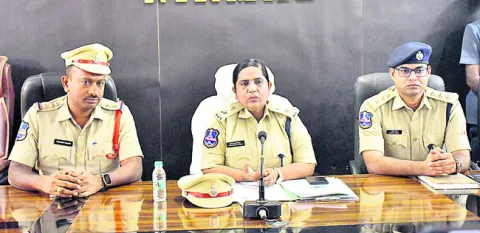 వ్యభిచార ముఠా గుట్టు రట్టు