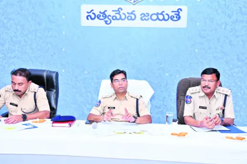 పెండింగ్‌ కేసులపై దృష్టి సారించాలి