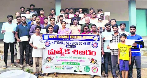 విద్యతో పాటూ సేవాభావం ఉండాలి 