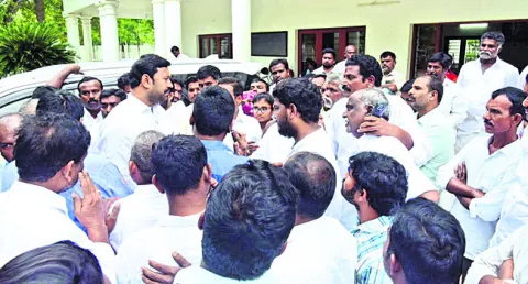 రైతన్న గోడును పట్టించుకోని ప్రభుత్వం 