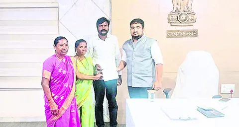 రోడ్డు, తాగునీటి సమస్యలపై ఐటీడీఏ పీవోకు వినతి

