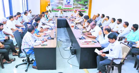 వానాకాలం ధాన్యం కొనుగోలుకు సిద్ధం కావాలి