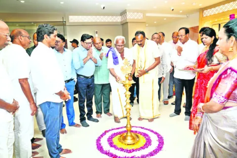 వి–జ్యూయలరీ మార్ట్‌ రెండో షోరూమ్‌ ప్రారంభం
